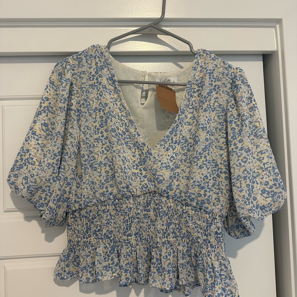 Brand new puff sleeve top